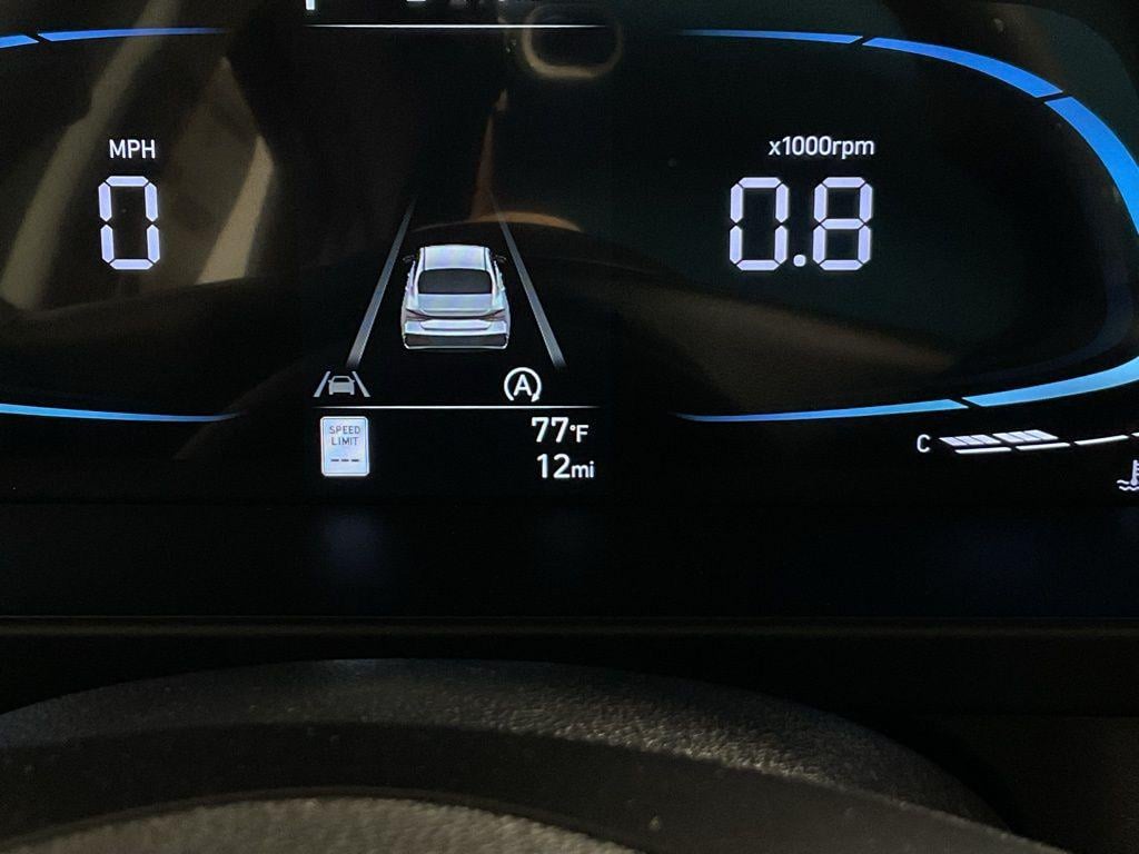 2025 Hyundai Elantra SE - Photo 40