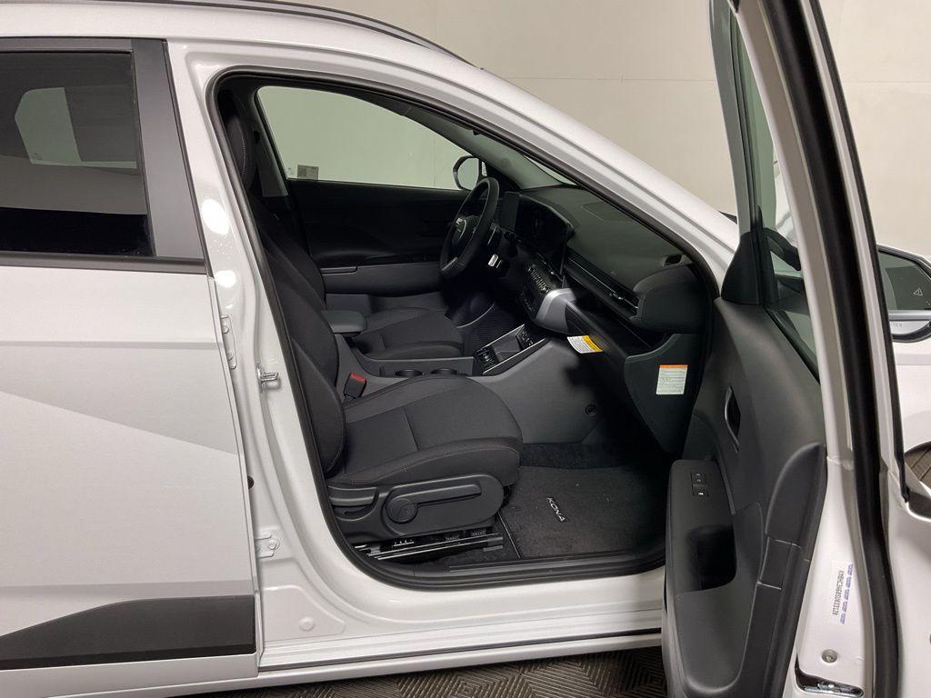 2025 Hyundai Kona EV SEL - Photo 37