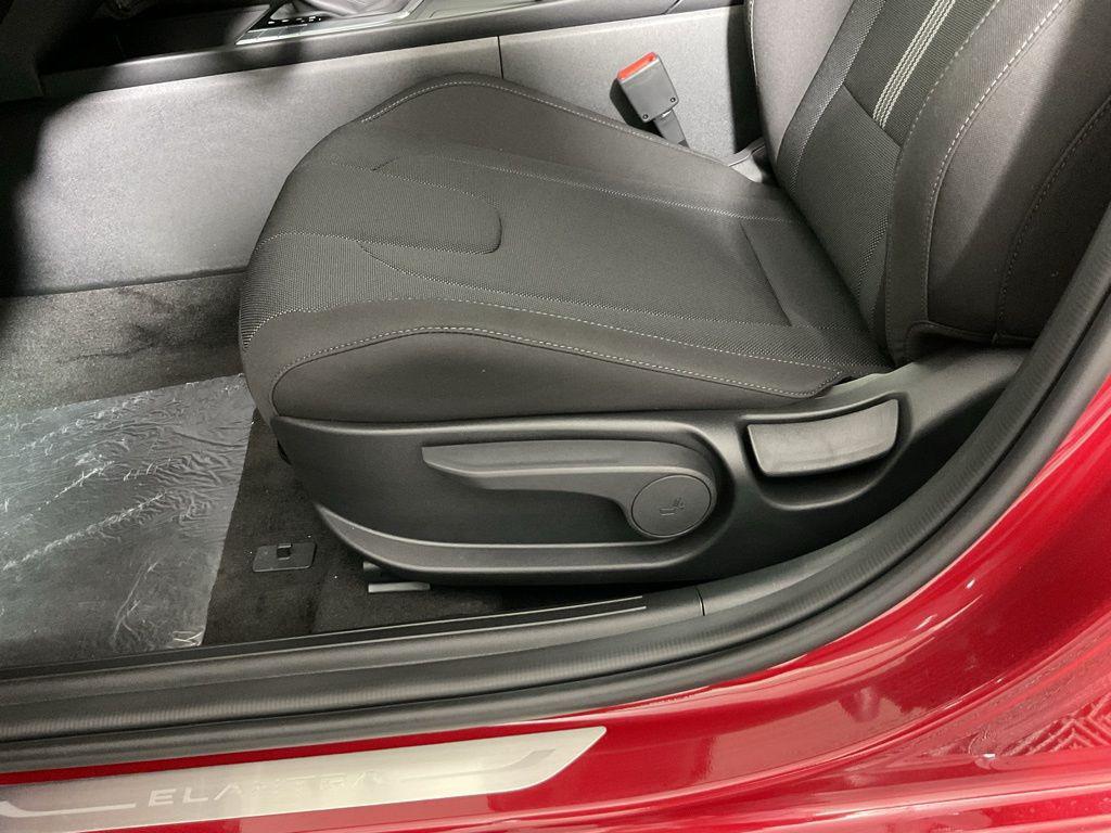 2025 Hyundai Elantra SE - Photo 22