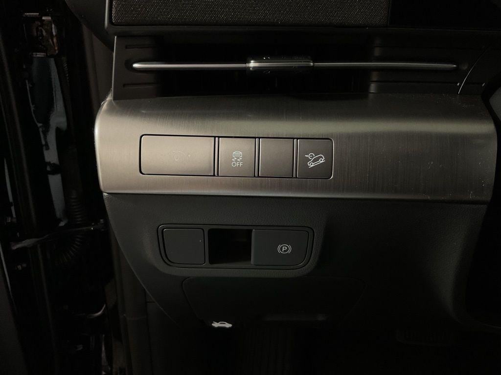 2025 Hyundai Kona SEL - Photo 28