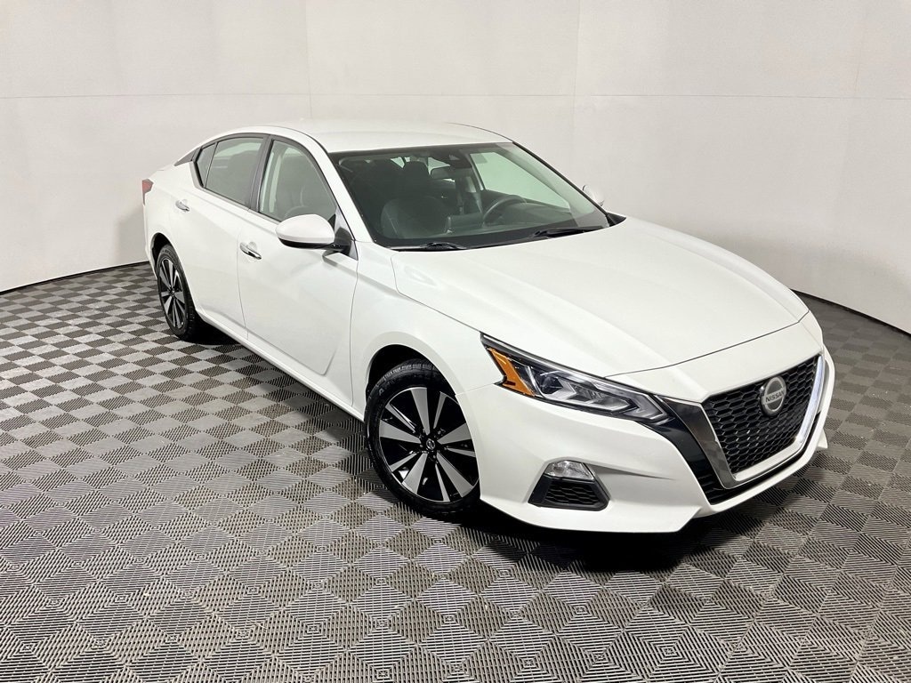 Used 2022 Nissan Altima 2.5 SV Sedan