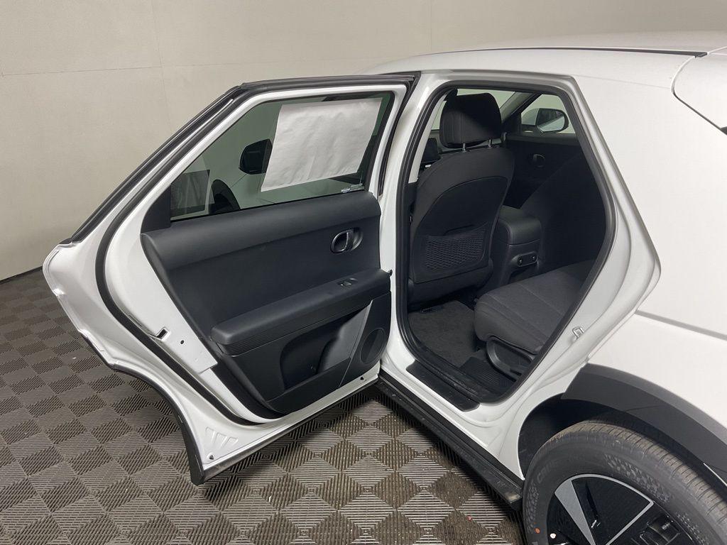 2025 Hyundai IONIQ 5 SE - Photo 32