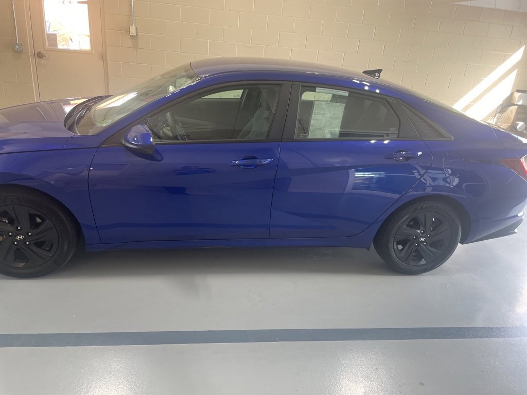 2023 Hyundai Elantra Hybrid Blue photo 3