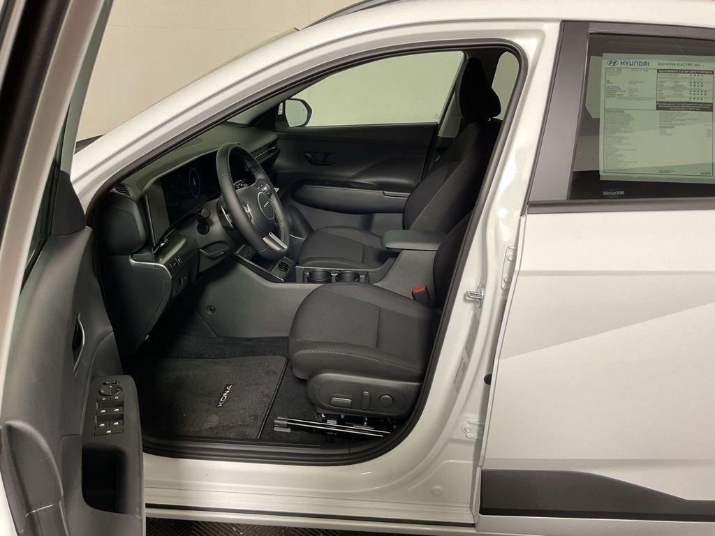 2025 Hyundai Kona EV SEL - Photo 21