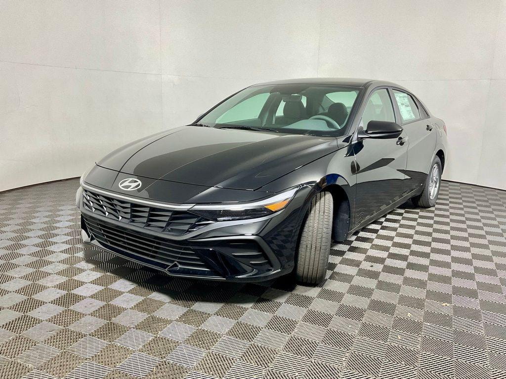 New 2026 Hyundai Elantra SE Sedan