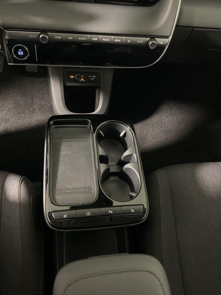 2025 Hyundai IONIQ 5 SE - Photo 30
