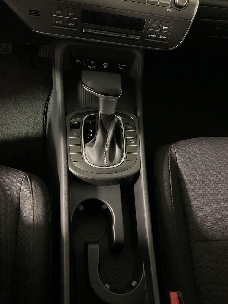2025 Hyundai Kona SEL - Photo 29