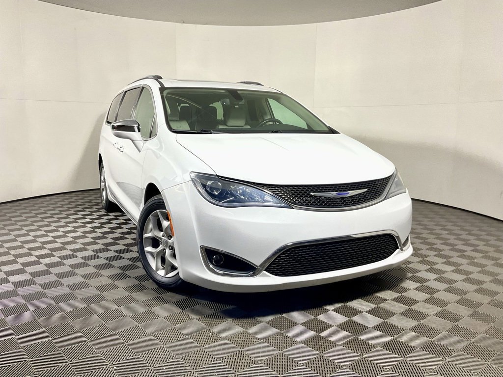 2020 Chrysler Pacifica Limited's photo