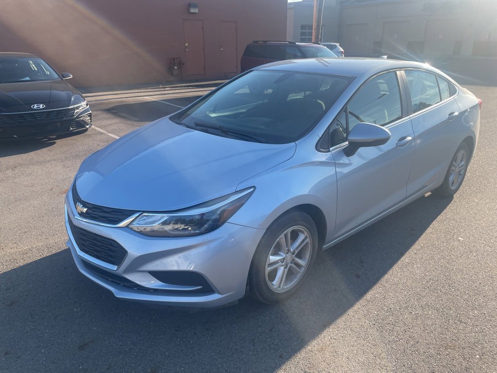 2017 Chevrolet Cruze LT photo 3