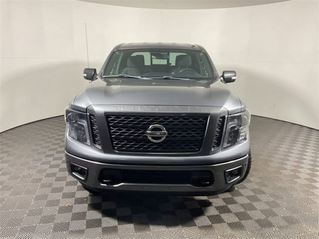 Used 2018 Nissan Titan SV 4x4 Crew Cab SV