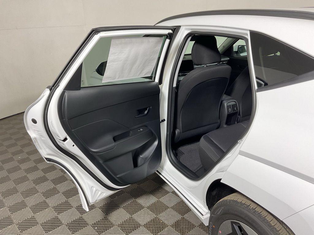 2025 Hyundai Kona EV SEL - Photo 32