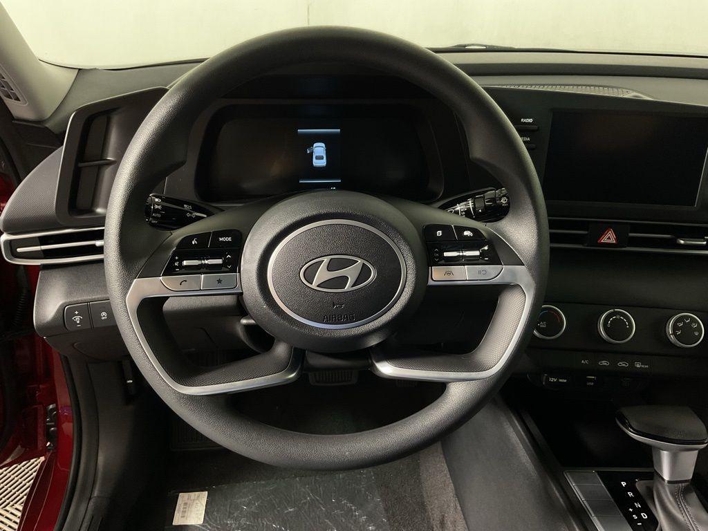 2025 Hyundai Elantra SE - Photo 25