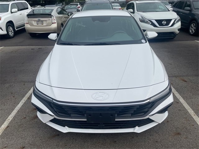 2024 Hyundai Elantra SEL photo 2