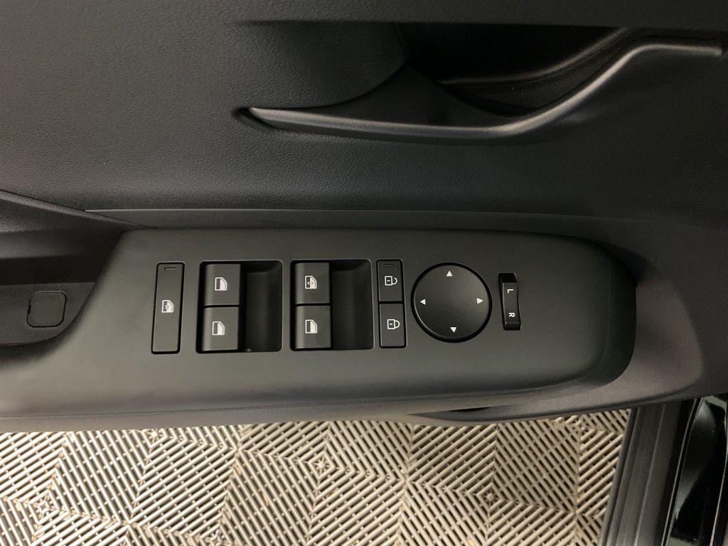 2025 Hyundai Kona SEL - Photo 19
