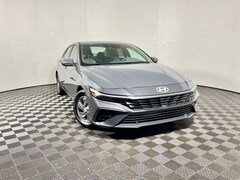 2025 Hyundai Elantra SE Sedan