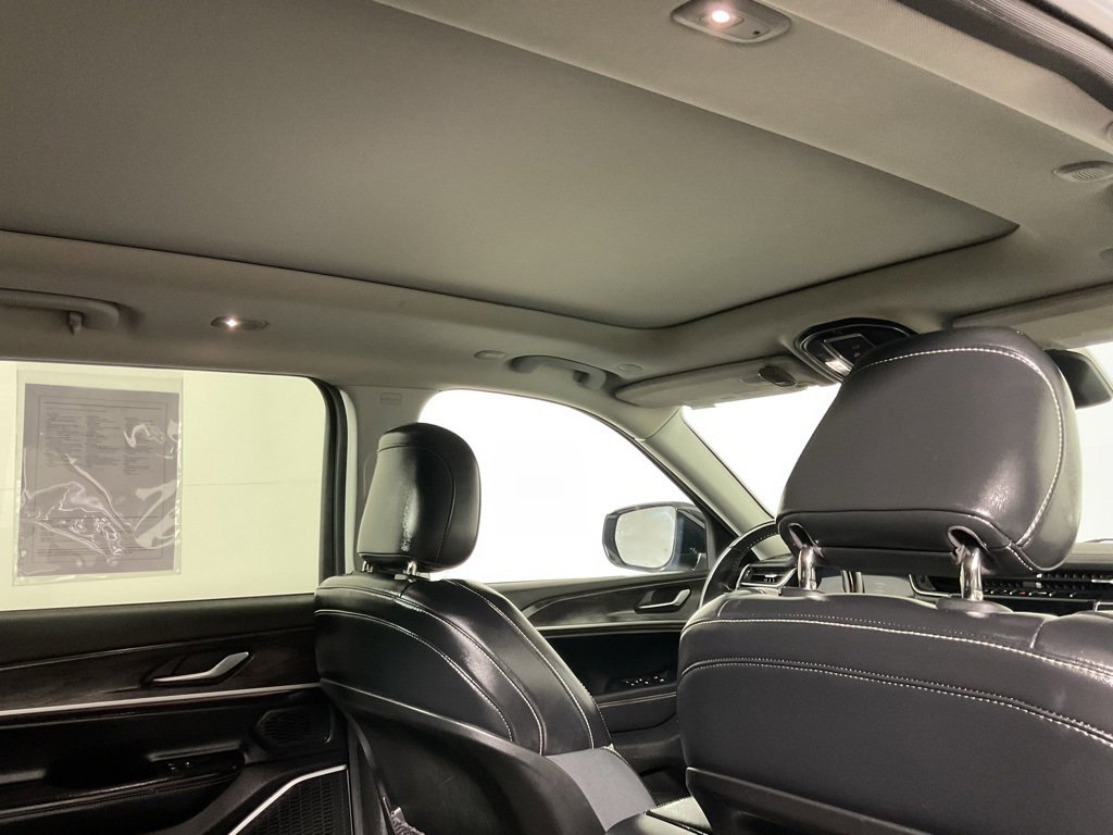 2021 Jeep Grand Cherokee Limited photo 2