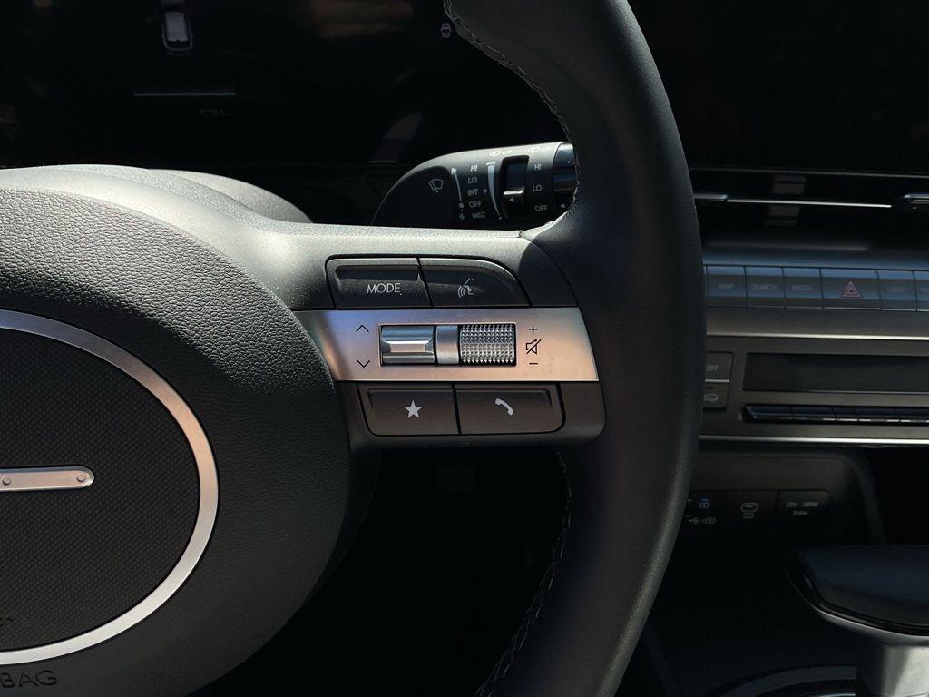 2025 Hyundai Kona SEL - Photo 27