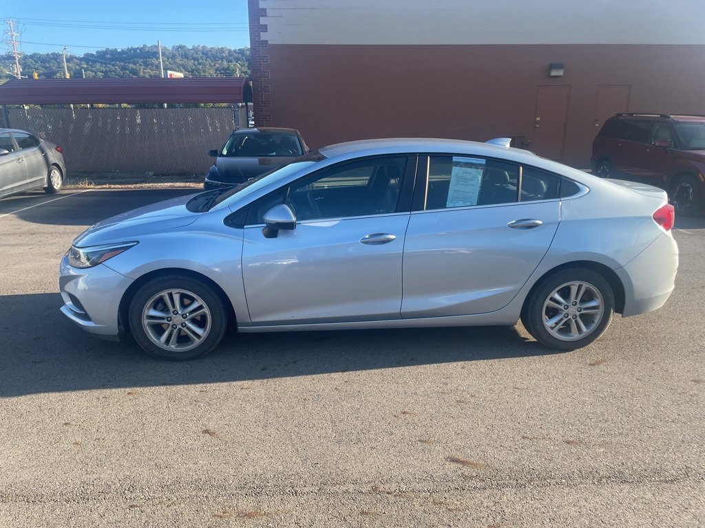 2017 Chevrolet Cruze LT photo 4