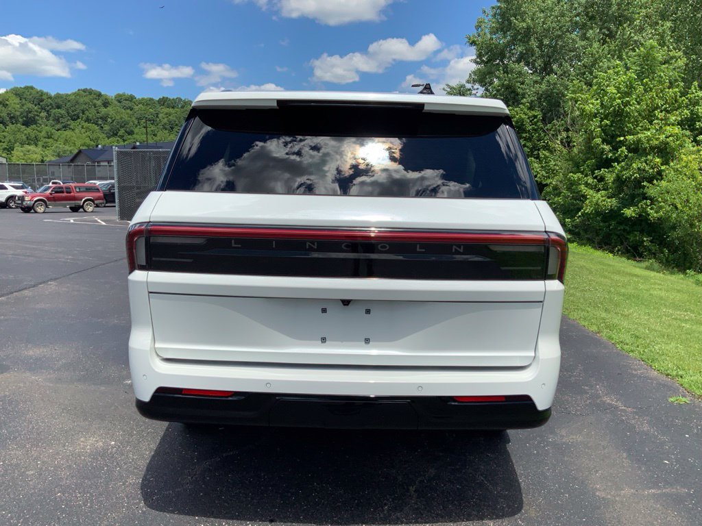 2027 Lincoln Navigator Premiere L - Photo 11