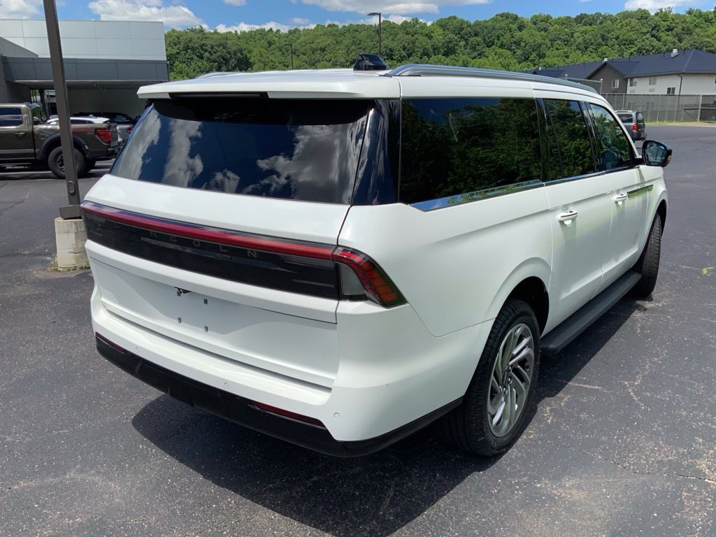 2027 Lincoln Navigator Premiere L - Photo 13