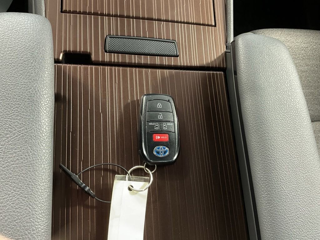 2023 Toyota Sienna LE - Photo 35