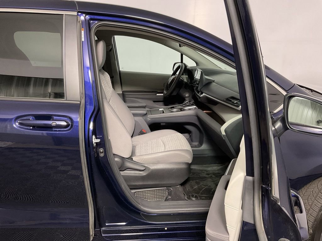 2023 Toyota Sienna LE - Photo 32