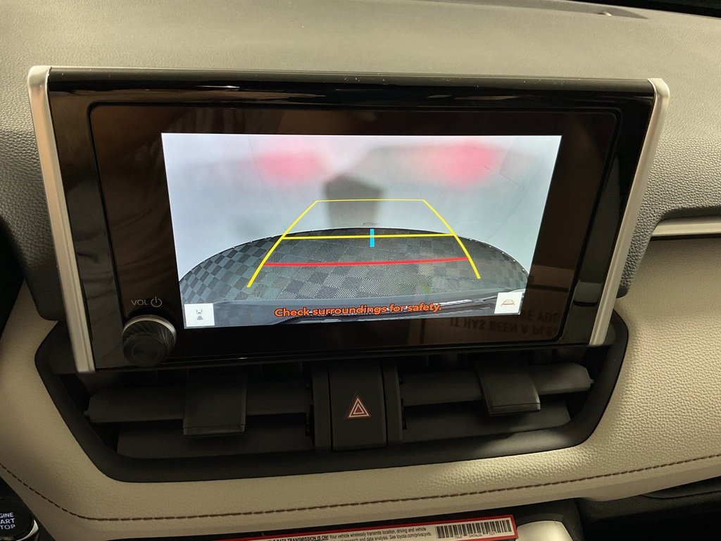 2025 Toyota RAV4 XLE photo 4