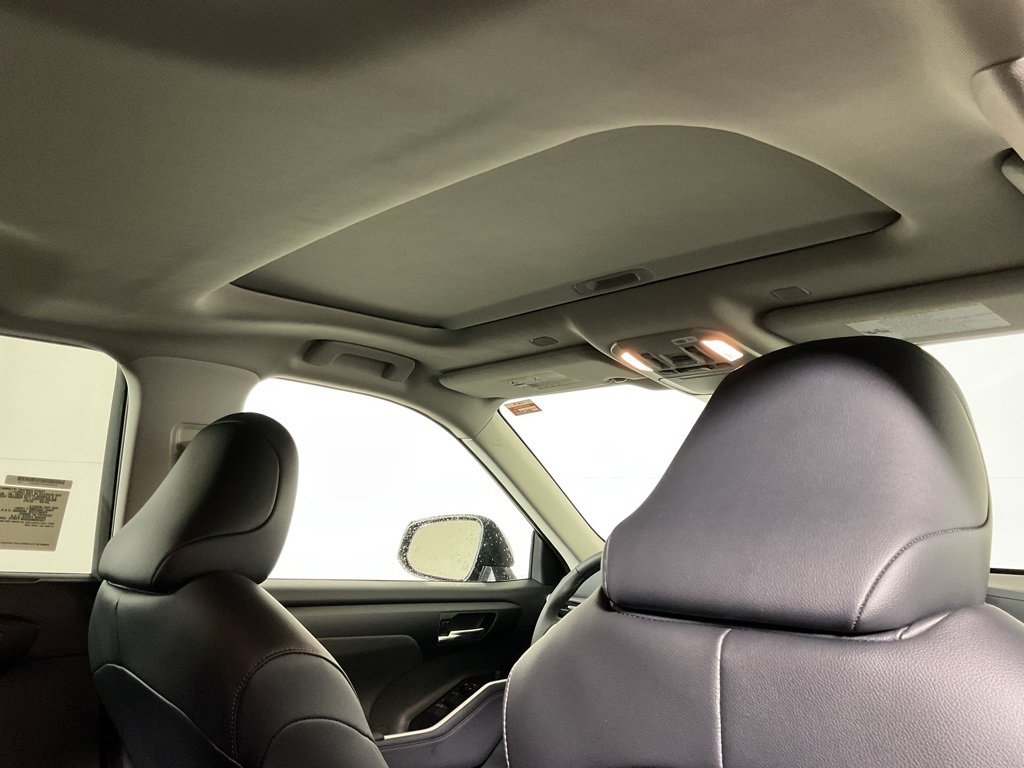 2026 Toyota Highlander XLE photo 2