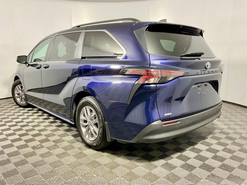 2023 Toyota Sienna LE - Photo 11