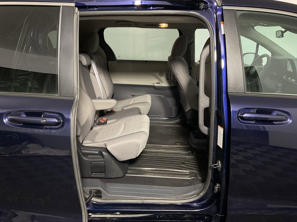 2023 Toyota Sienna LE - Photo 30
