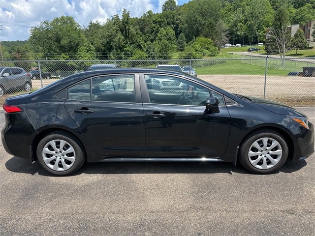 2022 Toyota Corolla LE photo 2