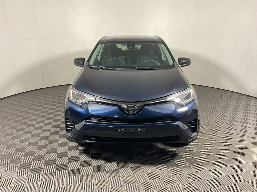 2018 Toyota RAV4 LE photo 4