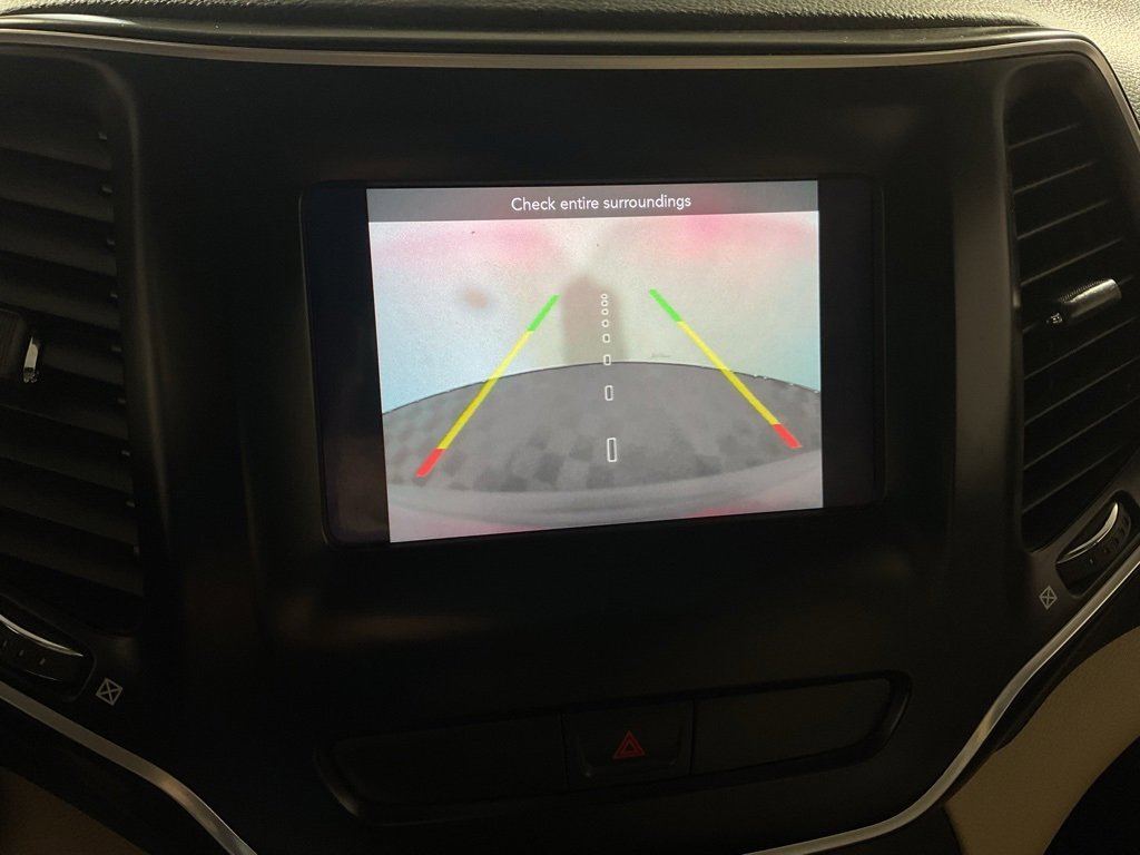 2019 Jeep Cherokee Latitude photo 2