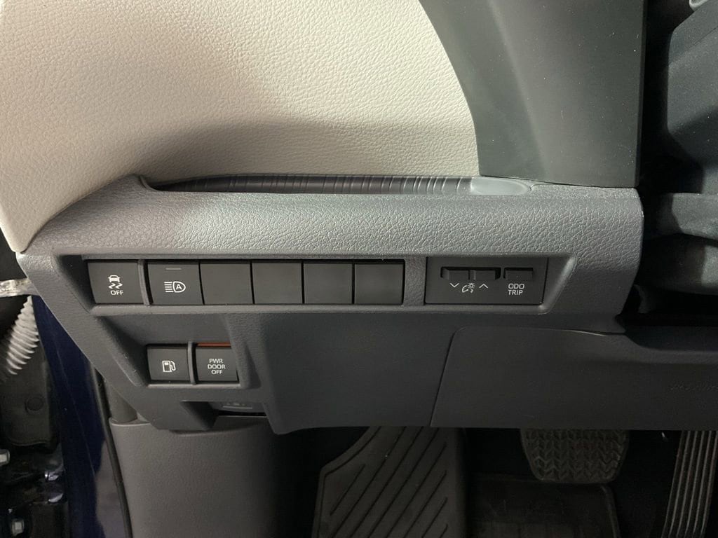 2023 Toyota Sienna LE - Photo 24