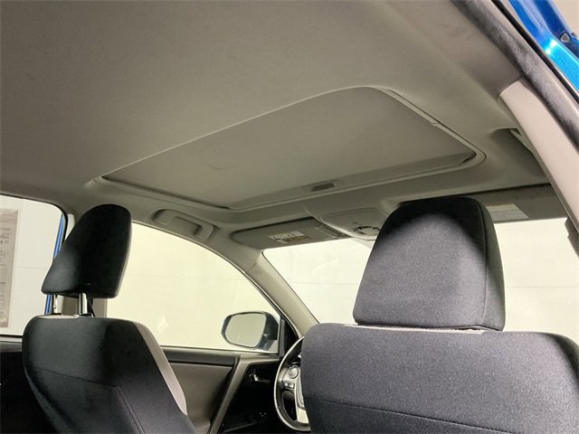 2017 Toyota RAV4 Hybrid XLE photo 2