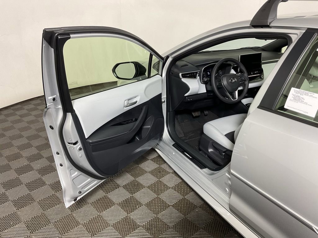 2026 Toyota Corolla Hatchback SE - Photo 18