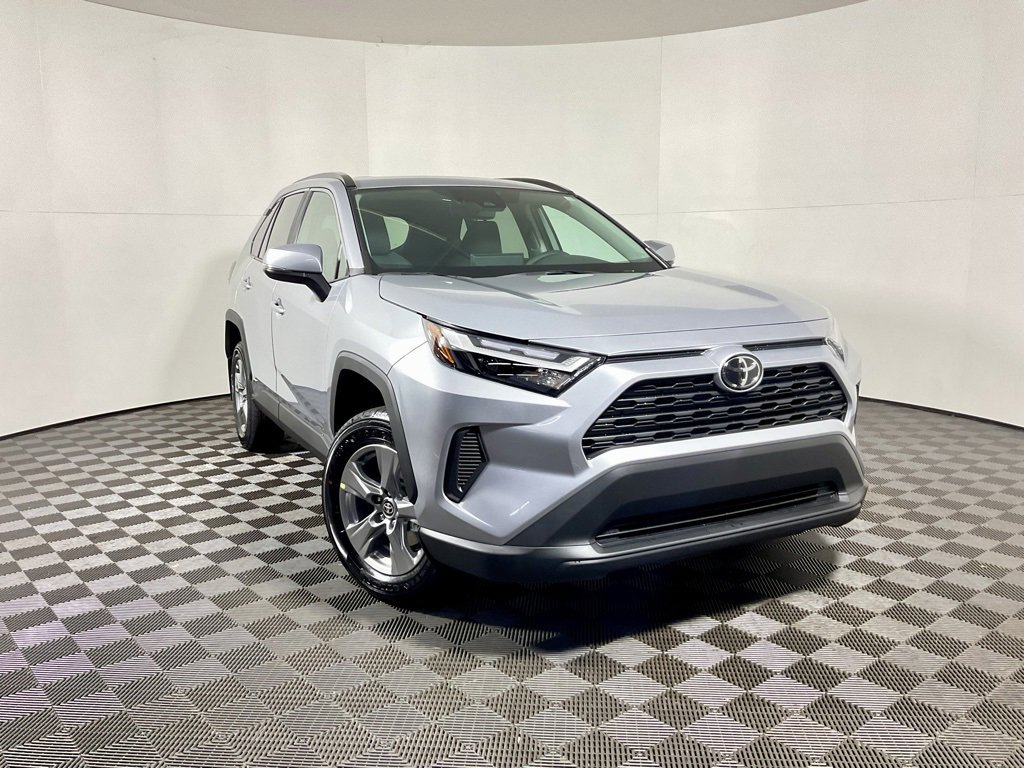 2025 Toyota RAV4 XLE's photo