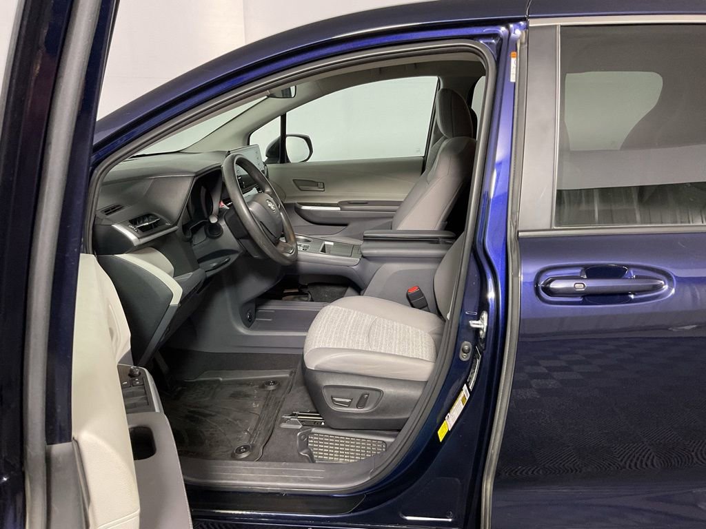 2023 Toyota Sienna LE - Photo 40