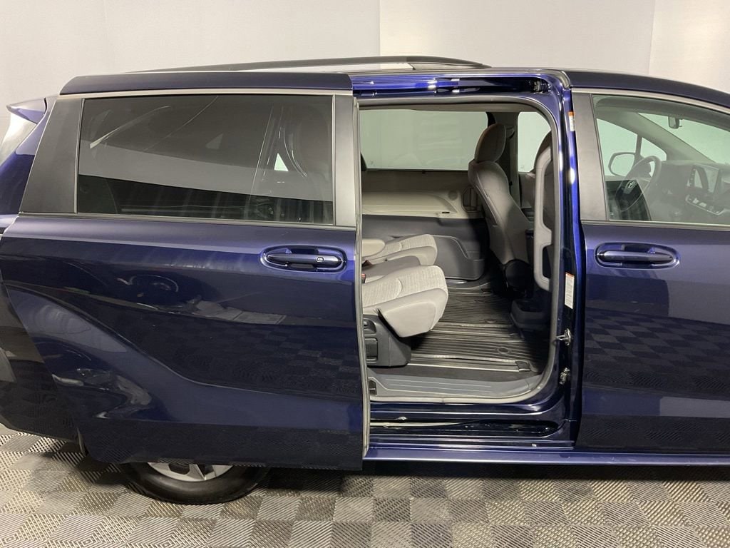 2023 Toyota Sienna LE - Photo 29