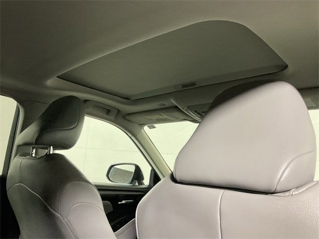 2021 Toyota Highlander XLE photo 2