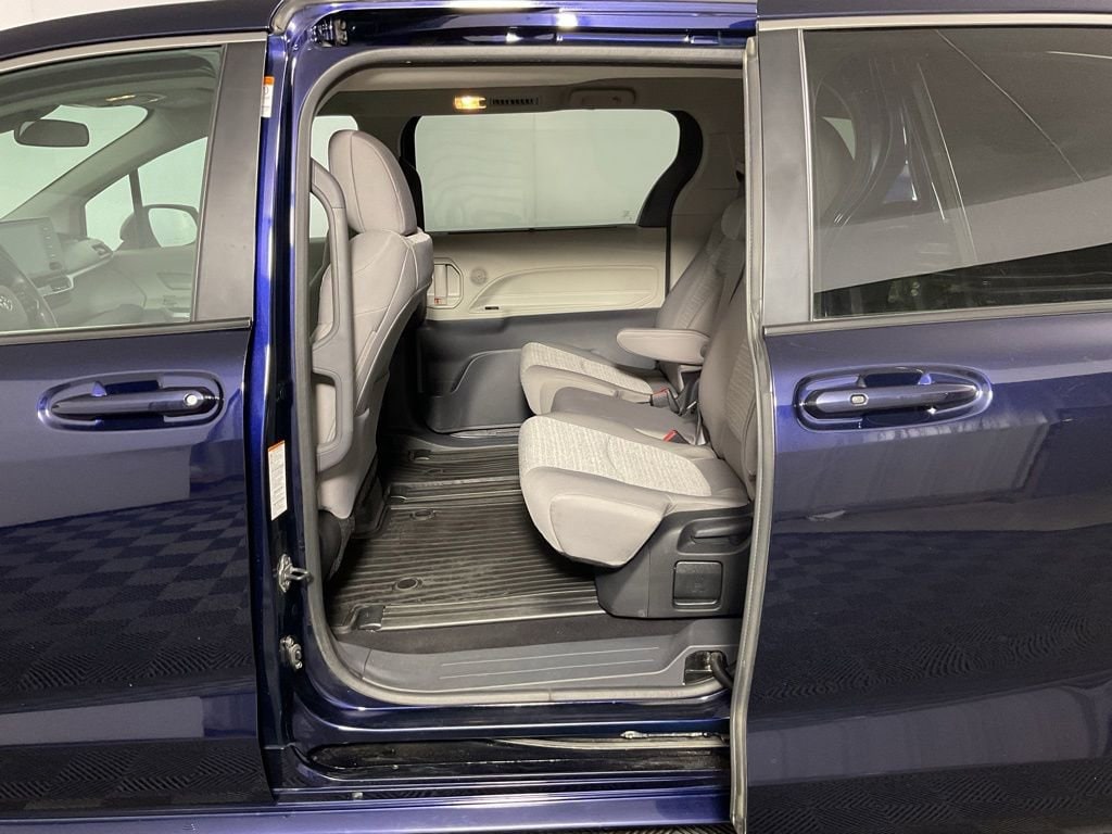 2023 Toyota Sienna LE - Photo 27