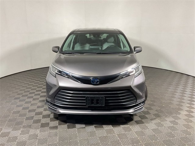 2022 Toyota Sienna LE photo 4
