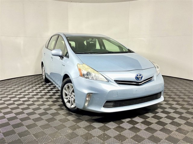 2014 Toyota Prius v Five's photo