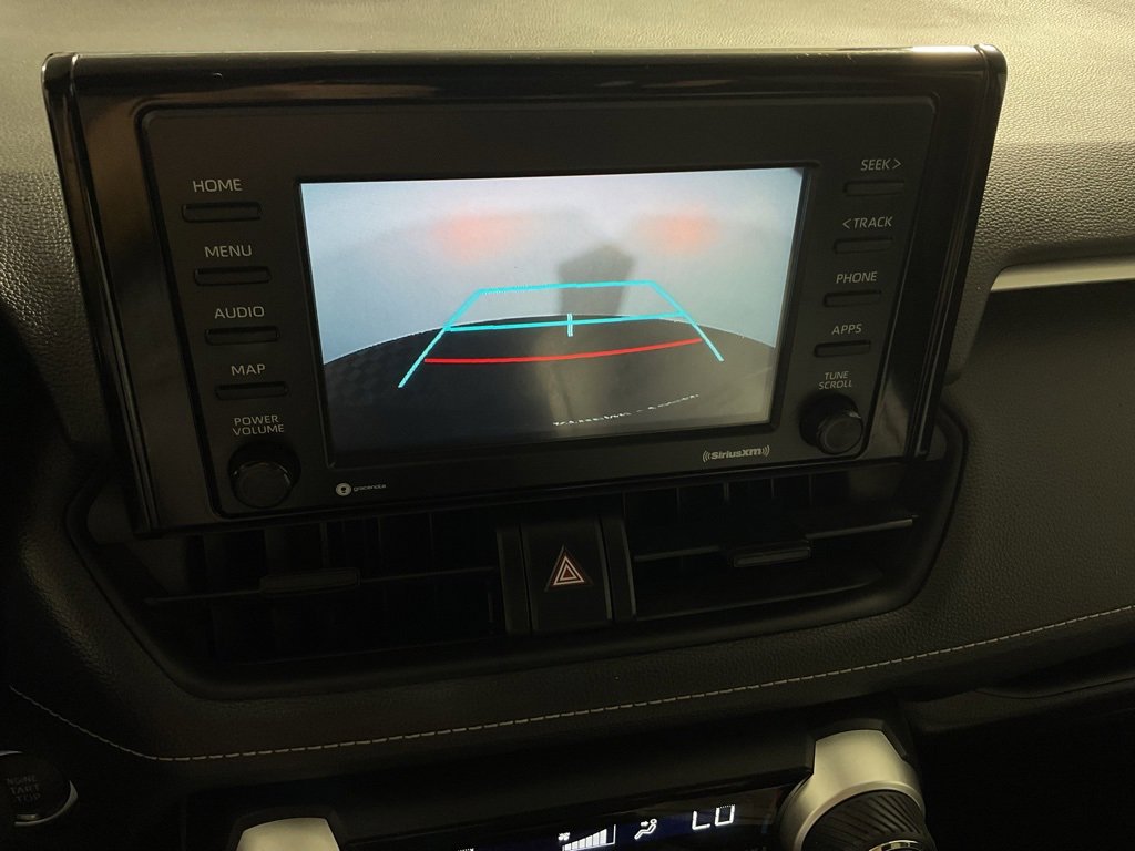 2021 Toyota RAV4 XLE photo 3