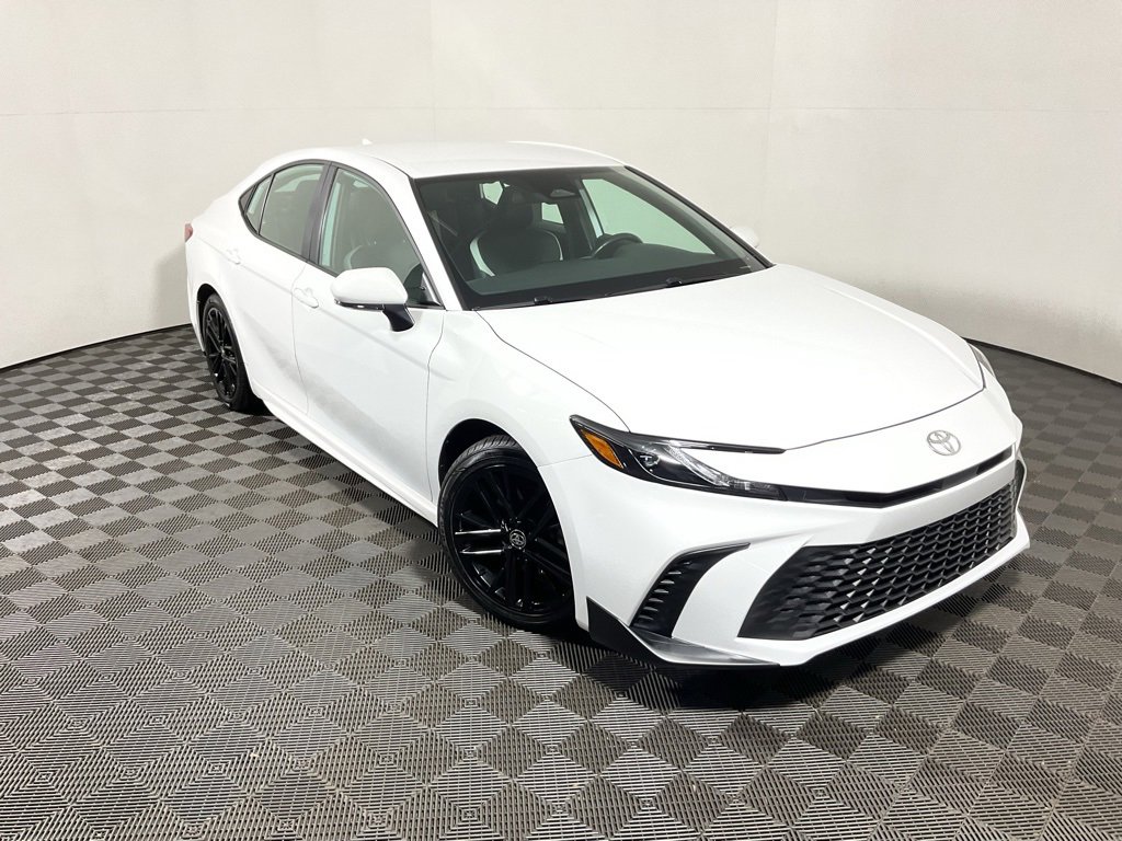 2025 Toyota Camry SE photo 3