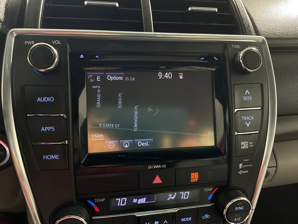 2016 Toyota Camry XLE photo 3
