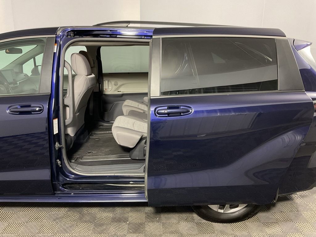 2023 Toyota Sienna LE - Photo 28