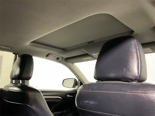 2016 Toyota Highlander Limited photo 2