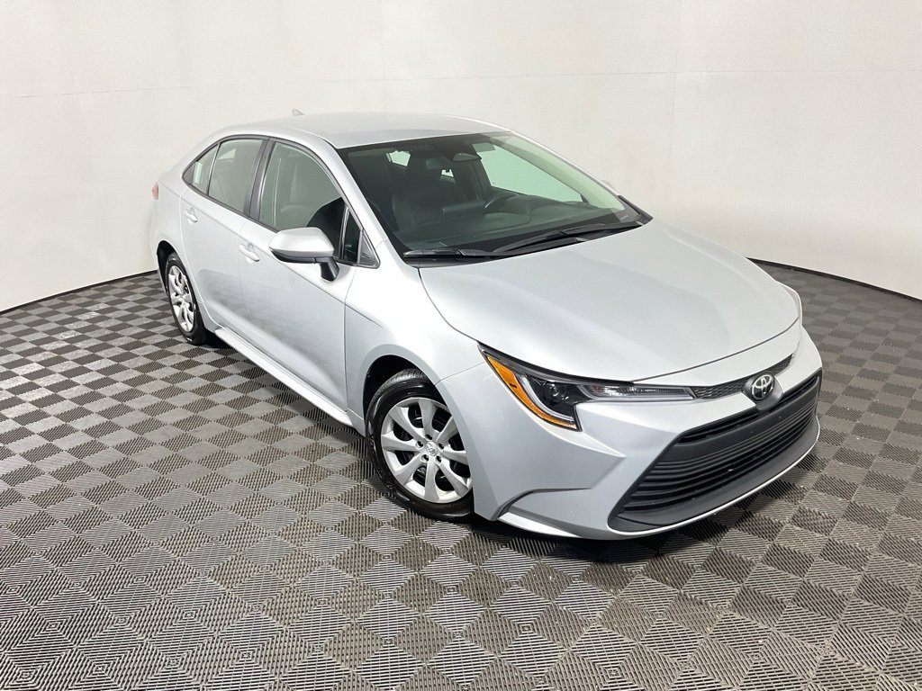 Used 2024 Toyota Corolla LE with VIN 5YFB4MDE5RP139912 for sale in Northfield, Minnesota