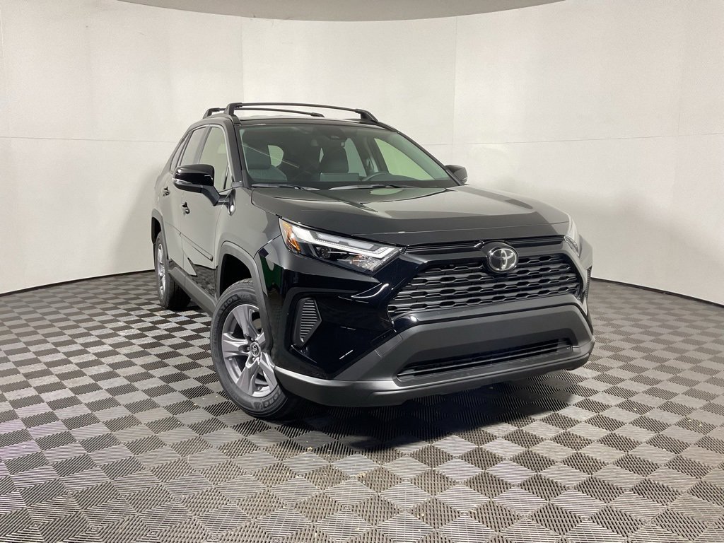 2025 Toyota RAV4 XLE's photo